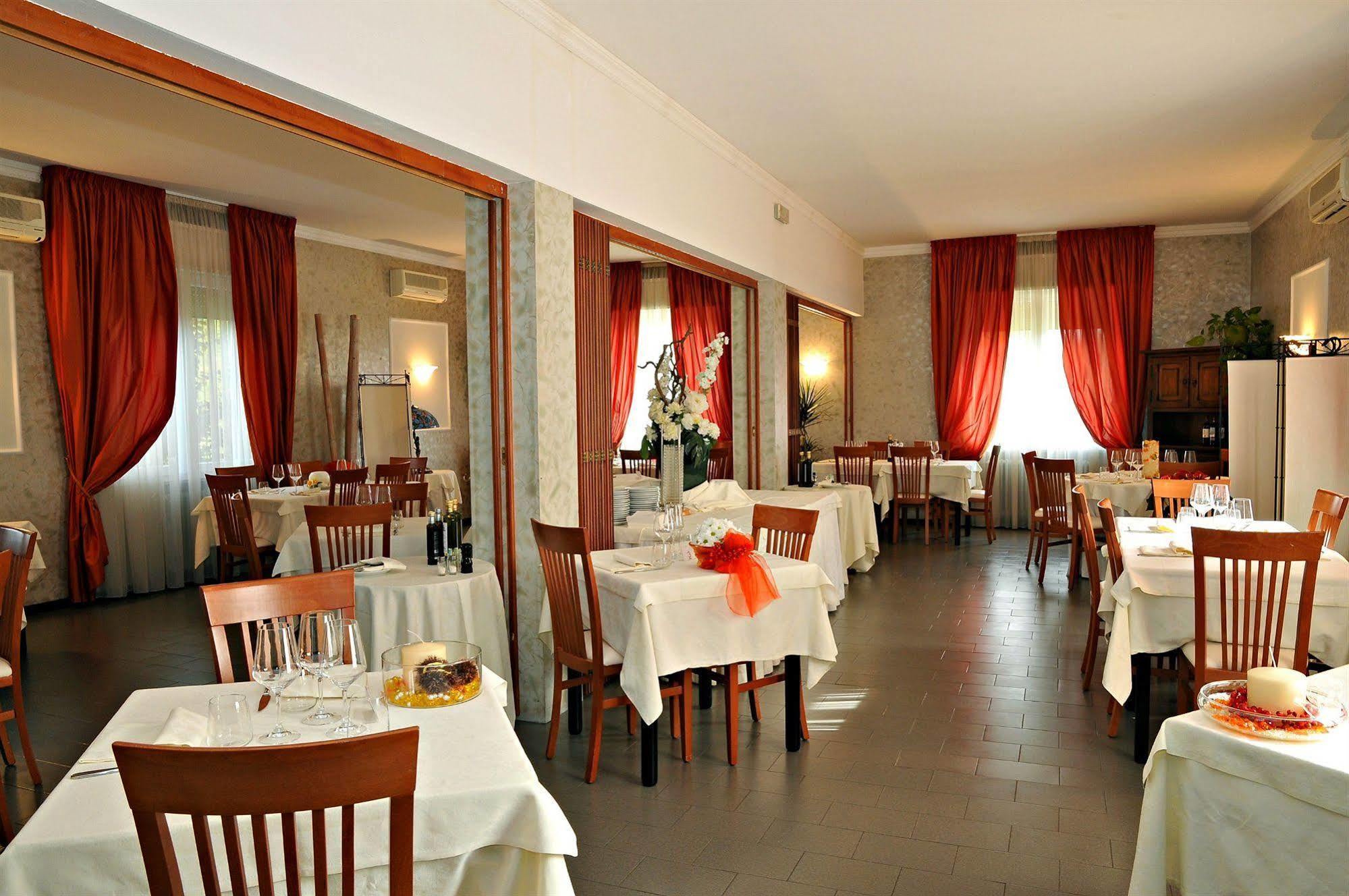 Hotel Mini Palace - Country House Molinella Bagian luar foto